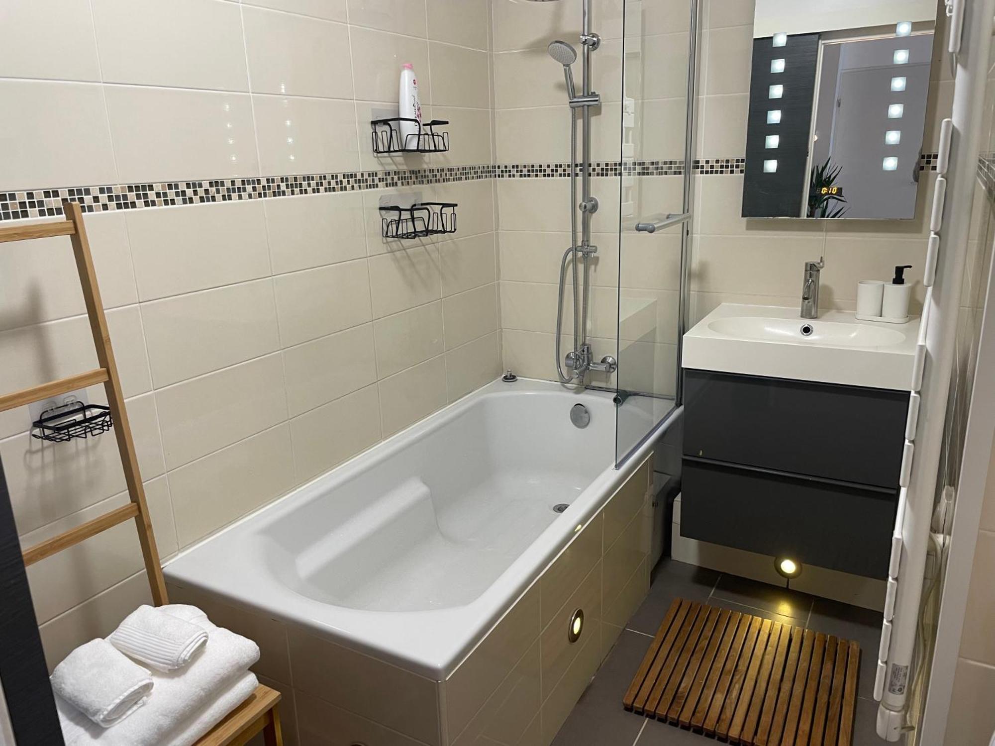 1 Bedroom With Garden, Train Station, Disneyland, Val D'Europe Бюсси-Сен-Жорж Экстерьер фото